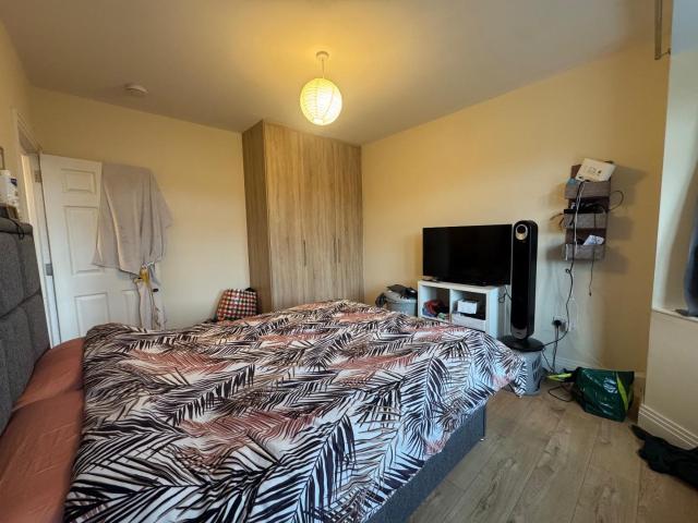 house in Western Avenue, Acton, W3