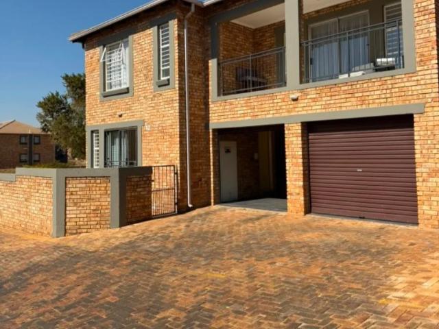 house in Wilgeheuwel, Roodepoort, Gauteng