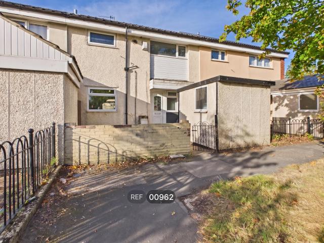 house in Yatesbury Garth, Bransholme, Hull, HU7 4ND