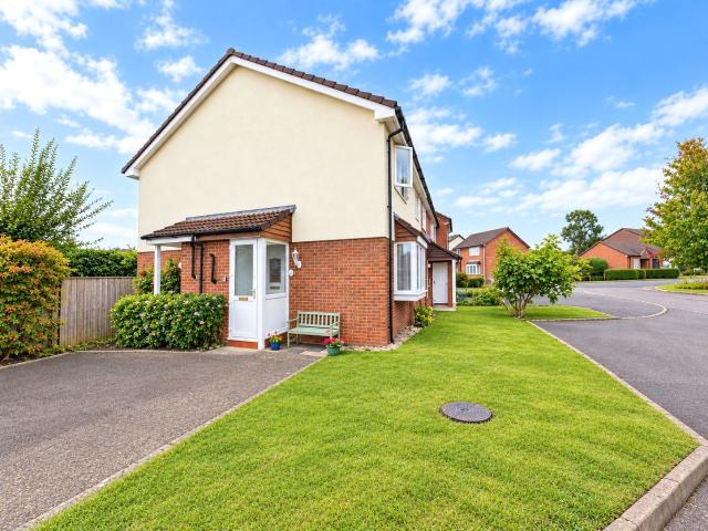 house in Angel Place, Binfield, RG42