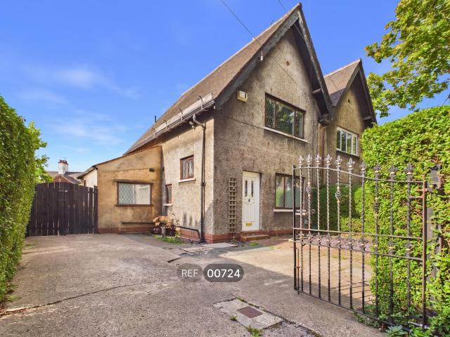 house in Chestnut Grove, Garden Village, HU8