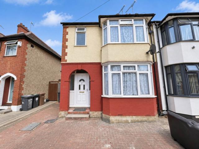 house in Chester Ave, Luton