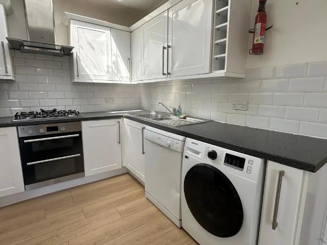 house in Chichester Way, London E14