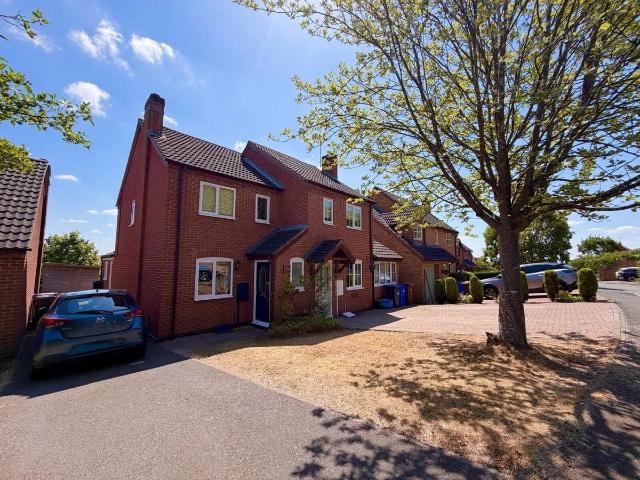 house in Derwent Road, Burton on Trent, DE15 9FR