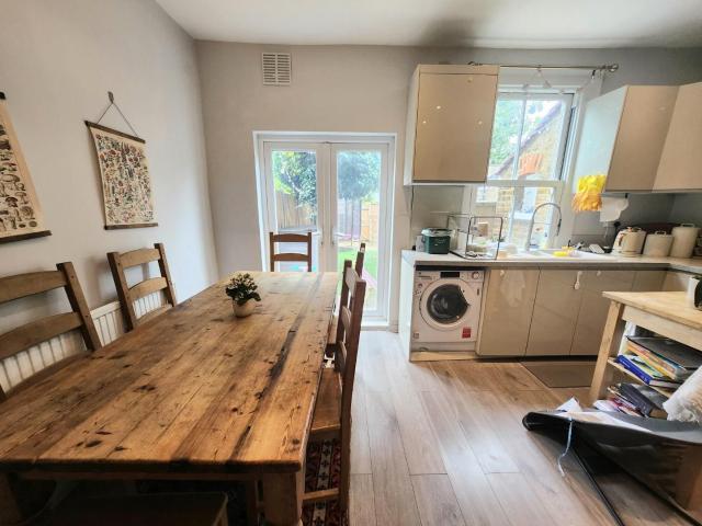 house in Drayton Avenue, West Ealing