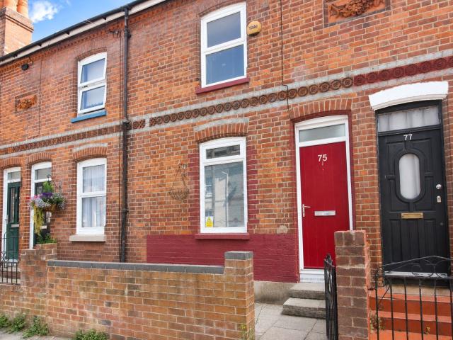 house in Elgar Road, Reading, RG2 0DQ