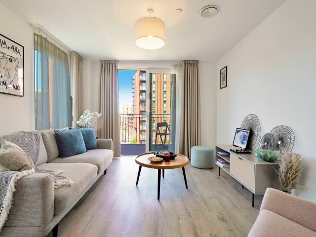house in Farrier, Manchester, M5 4UY