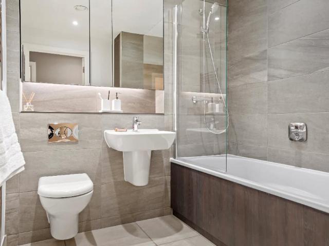 house in Farrier, Manchester, M5 4UY