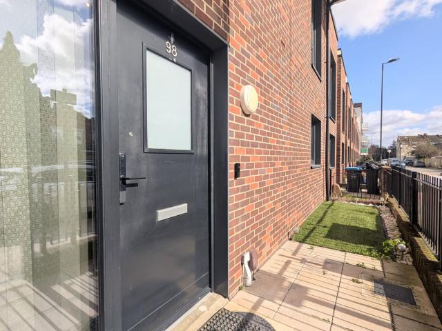 house in Fishers Way Wembley, HA0