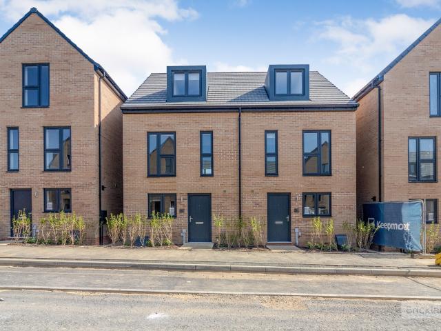 house in Fleming Gardens, MK9