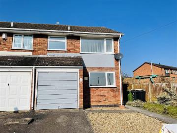house in Fraser Close, Off Hilton Avenue, Nuneaton, CV10 9LZ