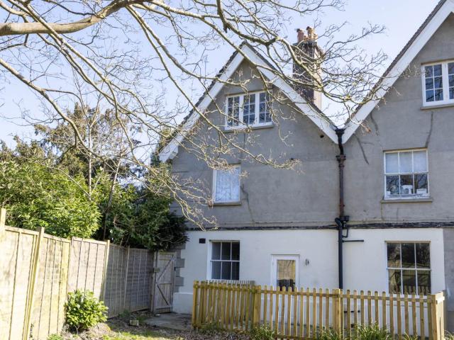 house in Garden Flat The Willows