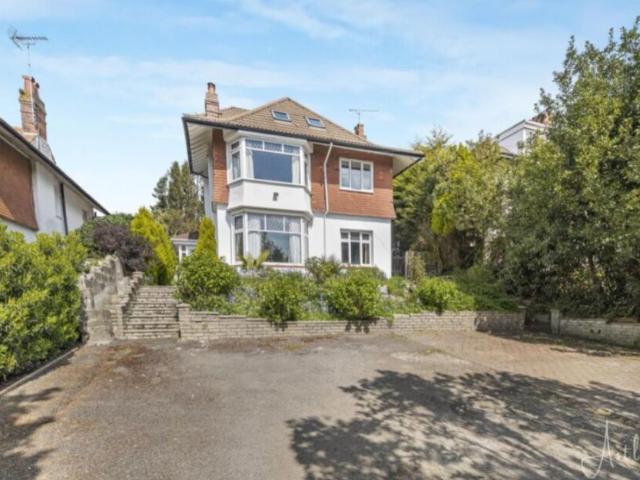 house in Gower Rd, Swansea, SA2