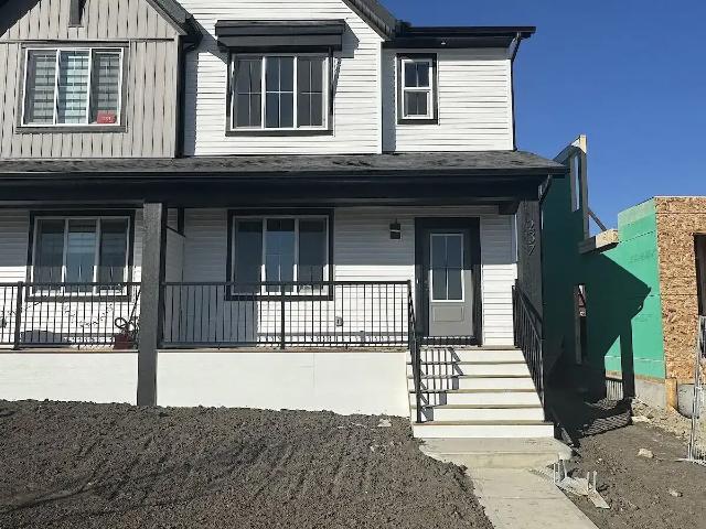 House in Glacier Ridge | 3Bed & 2.5Bath + Bonus Room — 3 Bedrooms+ Den House