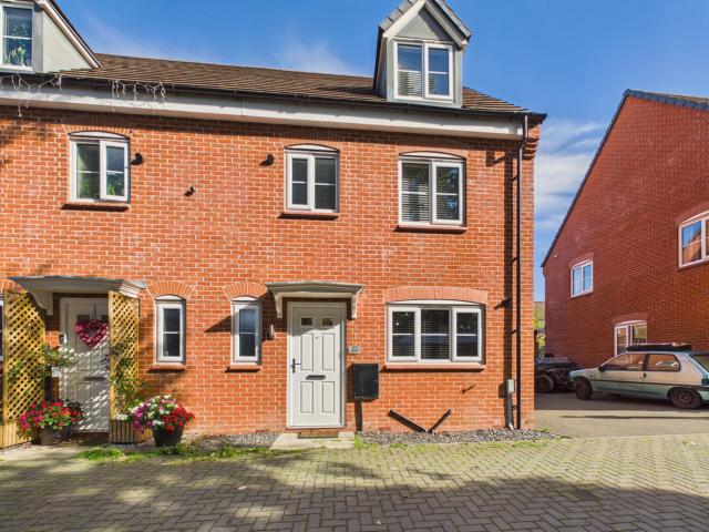 house in Hartcliffe Close, Oakwood