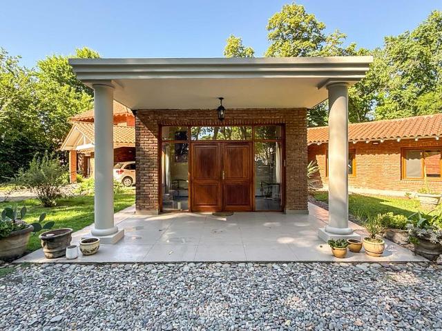 house in Highland Park Pilar