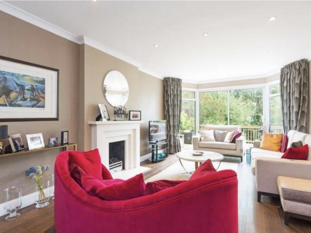 house in Kinloss Gardens Finchley N3
