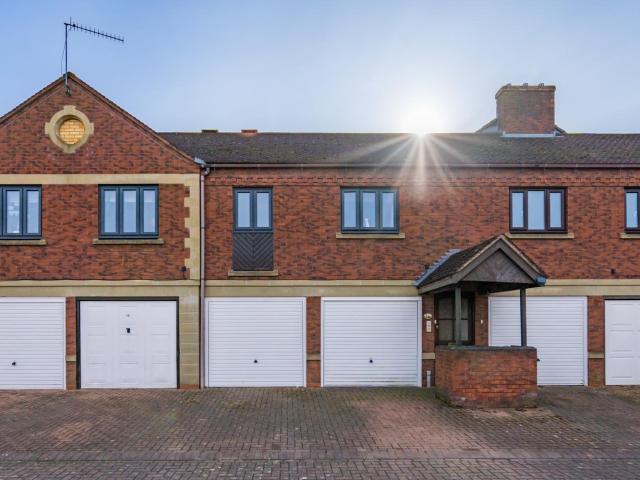 house in Knapp Place, Worcester, WR5 3TR