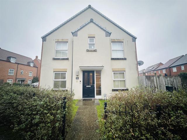 house in Larch Close, Nuneaton, CV10 9FE