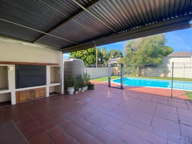 house in Lemoenkloof, Paarl, Western Cape