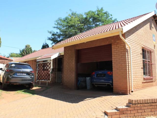 house in Lindhaven, Roodepoort, Gauteng