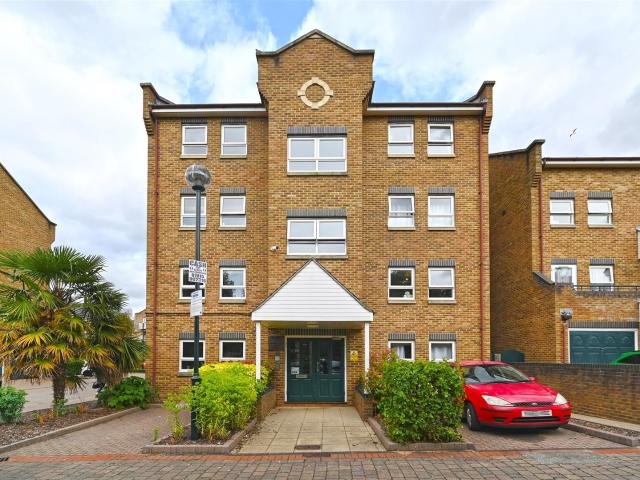 house in Lymington Lodge, Schooner Close, London, E14