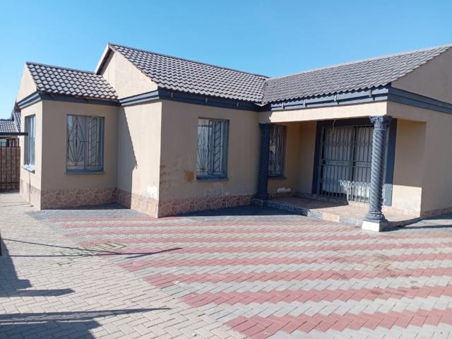 House in Mabopane