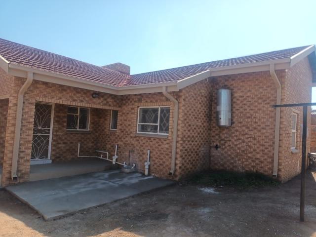 House in Mabopane