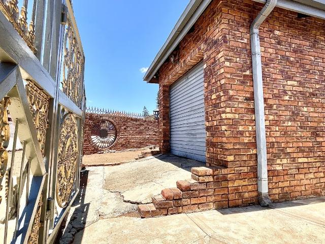 House in Mabopane