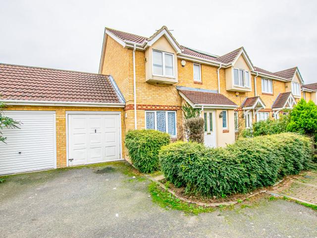 house in Martins Walk, West Thamesmead, London, SE28