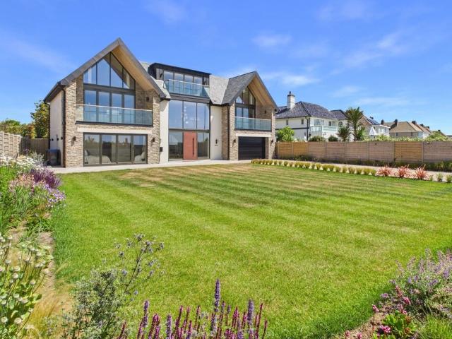house in Marine Drive, Worthing, BN12 4QN