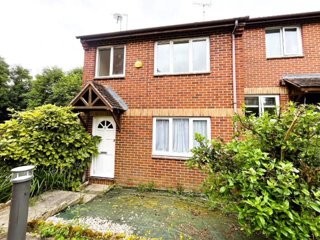 house in Meadowbrook Close