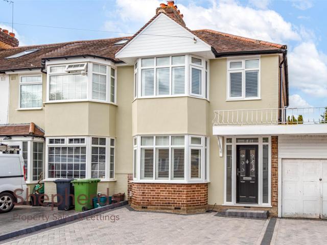 house in Meadway, Hoddesdon