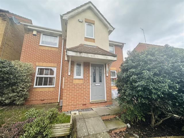house in Mulberry Way, Hartshill, Nuneaton, CV10 0XD