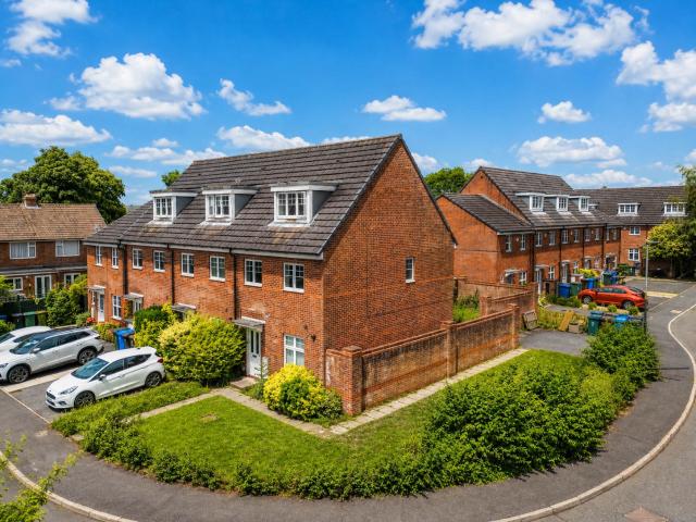 house in Oakwood Grove, Radcliffe, M26, Manchester, M26