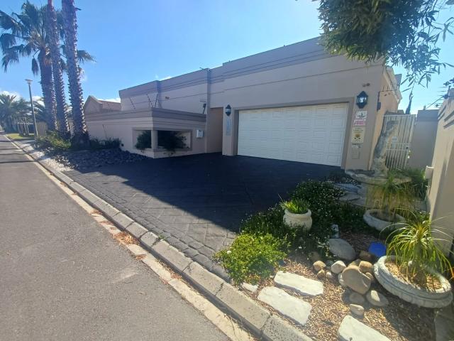house in Parklands, Blouberg, Western Cape