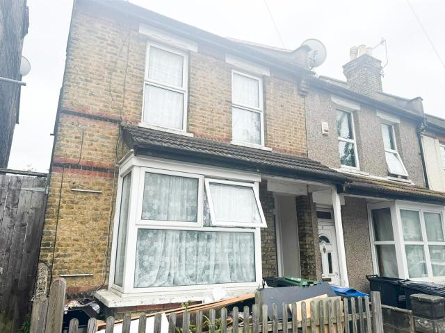 house in pemdevon road, croydon