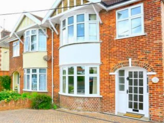 house in Pier Avenue