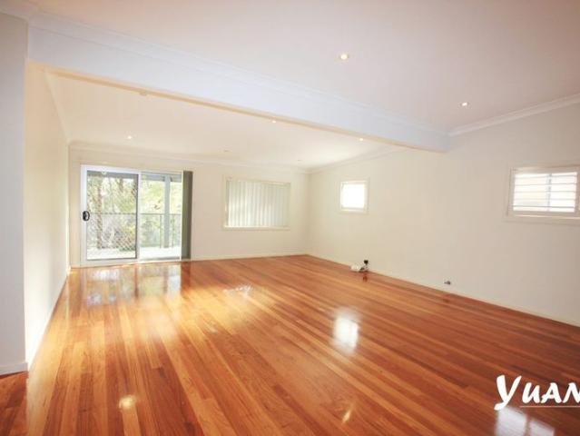 HOUSE IN PRIME LOCATION