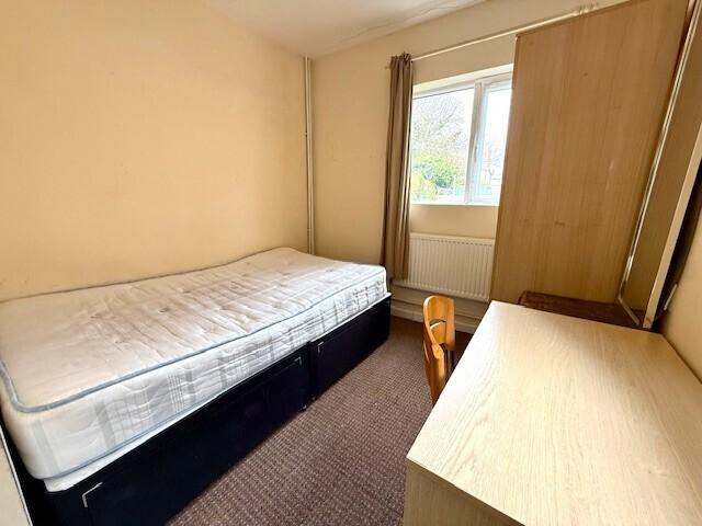 house in Room 1, Donnington Bridge Road