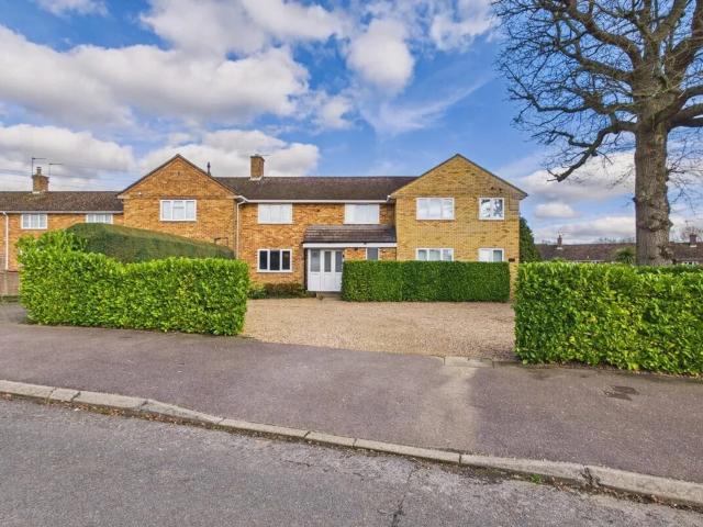 house in Room 1 New Park Drive, Hemel Hempstead HP2
