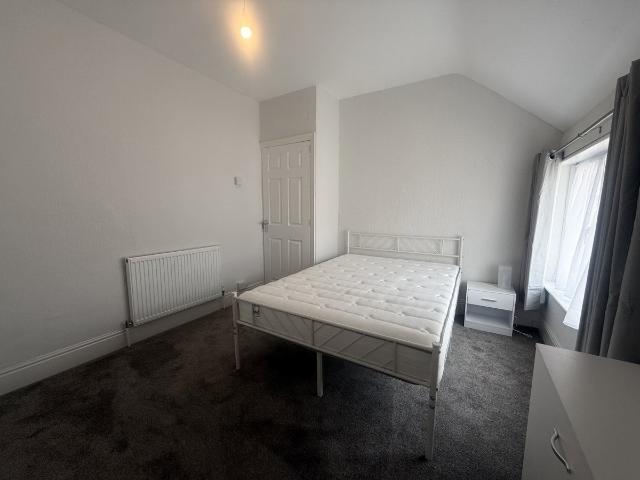 house in Room 2, Seventh Avenue, Forest Town, Mansfield