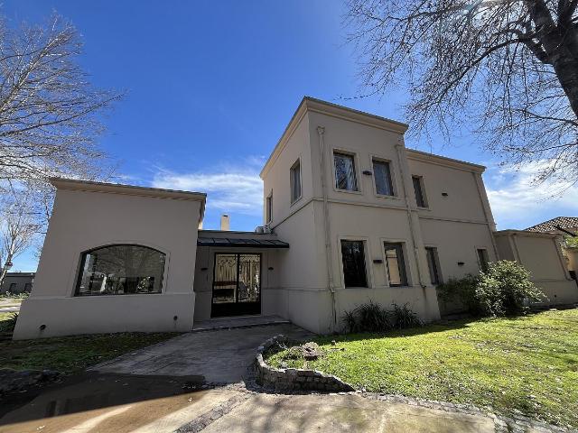house in Roble Joven Pilar