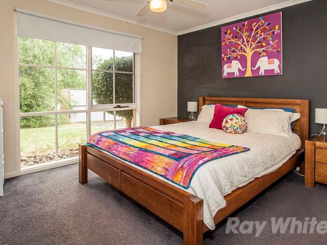 House in Rowville Beautiful three bedroom home in a quiet pocked of Rowville