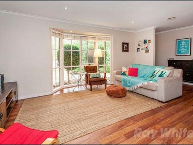 House in Rowville Beautiful three bedroom home in a quiet pocked of Rowville
