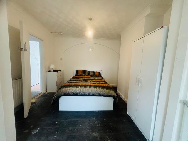 house in RM2 Upton Road | Edmonton | London | N18 2JU