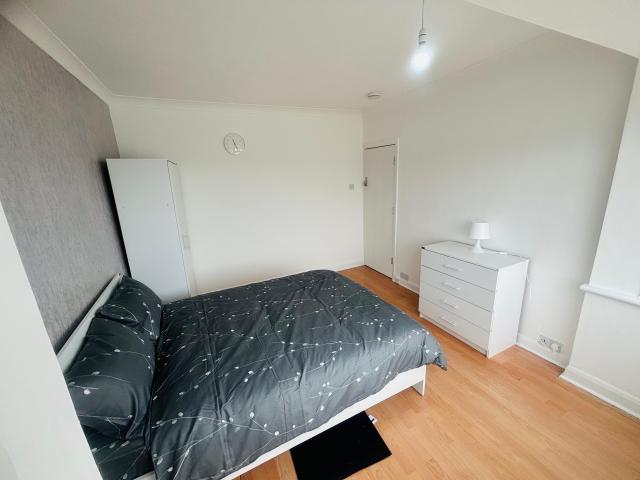 house in RM4 Upton Road | Edmonton | London | N18 2JU