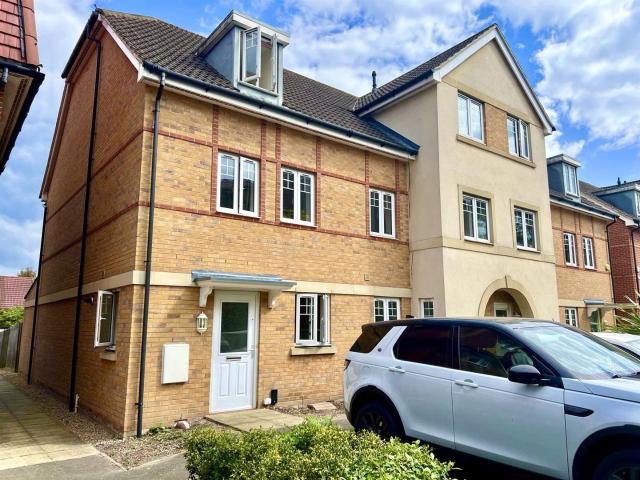house in Schoolgate Drive, Morden