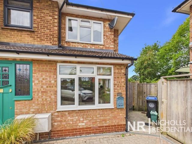 house in Sole Farm Avenue, Leatherhead