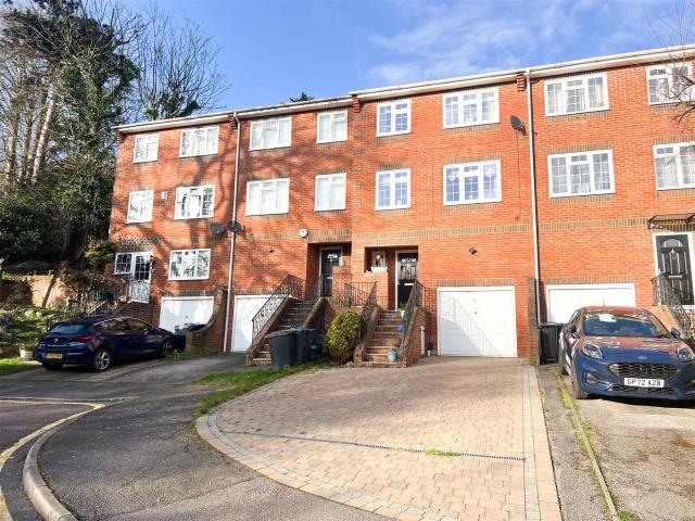 house in Spindlewood Gardens, Croydon